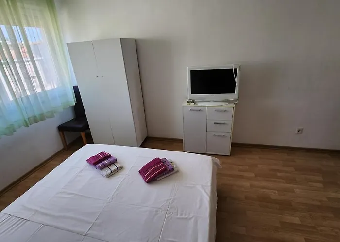 Live In Apartman