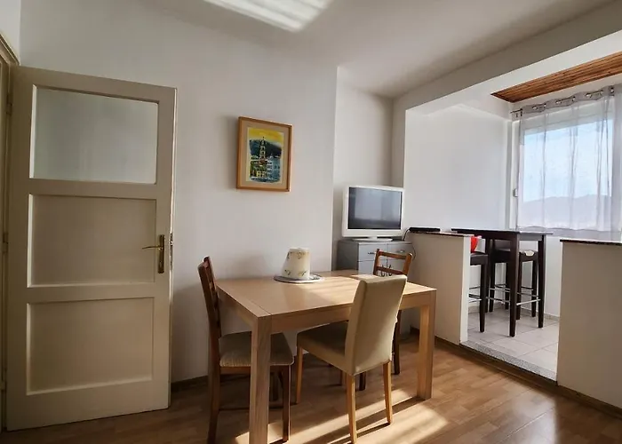 Apartment Live In *